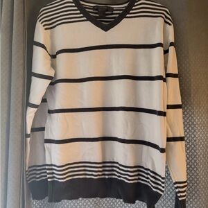 Retrofit V-Neck Sweater - Black and white Stripes